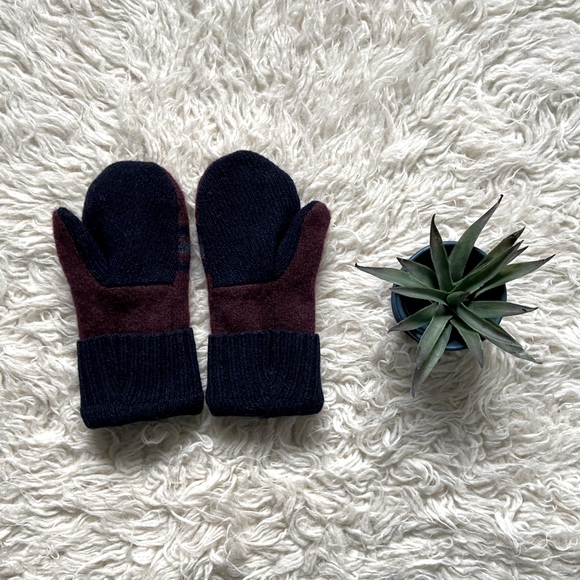 NEW Artisan Handcrafted Mittens ❤️ - Picture 2 of 3